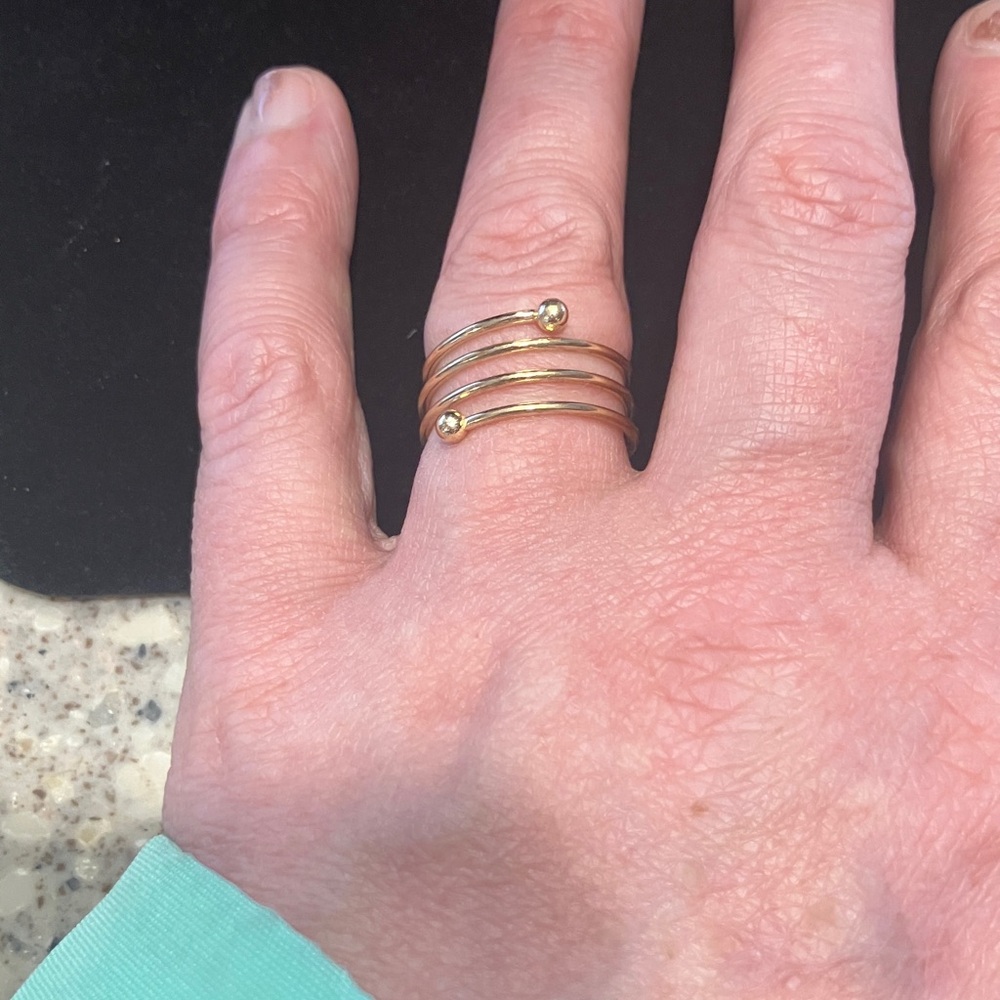 Elegant Gold Spiral Ring
